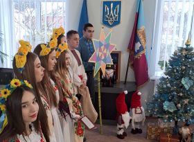 До Глухівської міської ради завітали різдвяні колядники з освітніх закладів громади